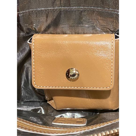 Retro Inspired Roxy Handbag - Picture 8 of 10